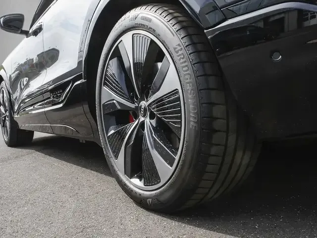Audi Q6