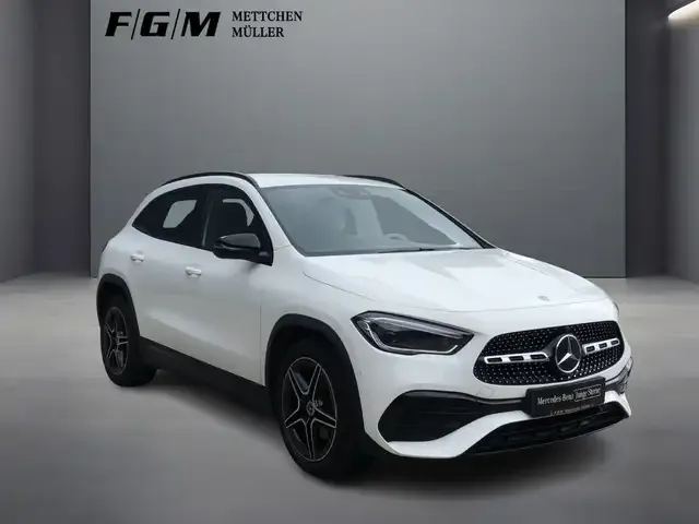 Mercedes-Benz GLA 220