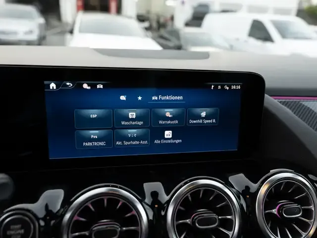 Mercedes-Benz GLA 220