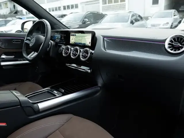 Mercedes-Benz GLA 220