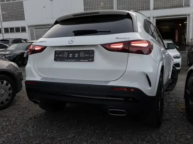 Mercedes-Benz GLA 220