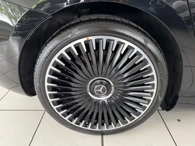 Mercedes-Benz EQE 43