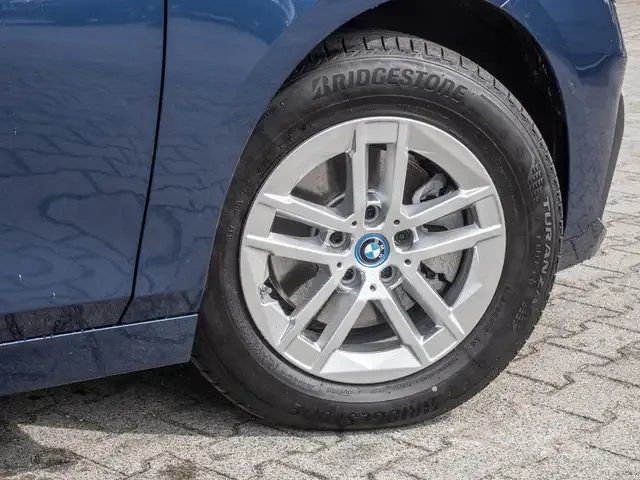BMW 225