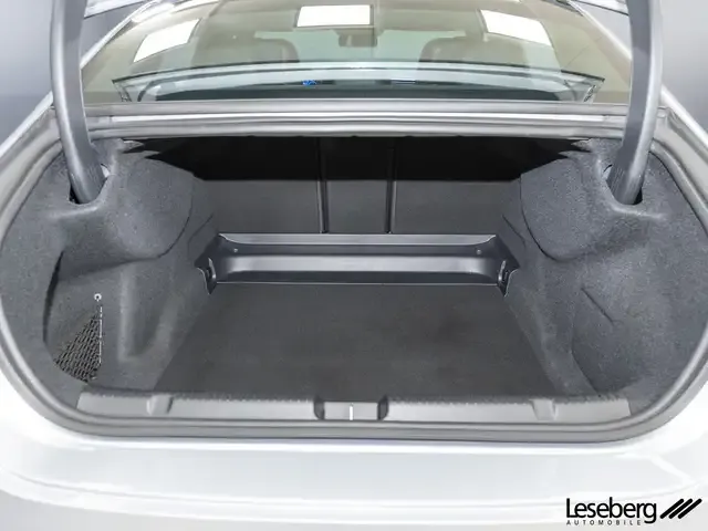 Mercedes-Benz EQE 300