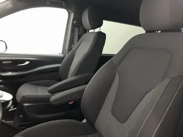 Mercedes-Benz V 220