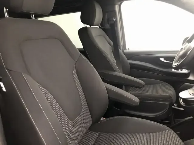 Mercedes-Benz V 220