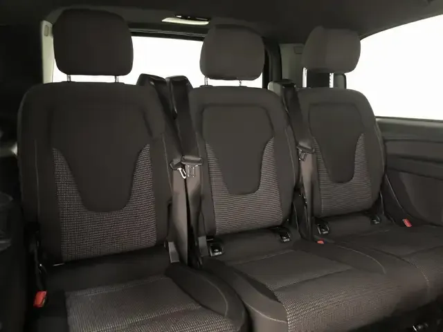 Mercedes-Benz V 220