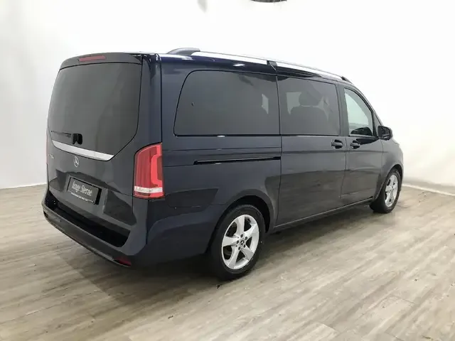 Mercedes-Benz V 220