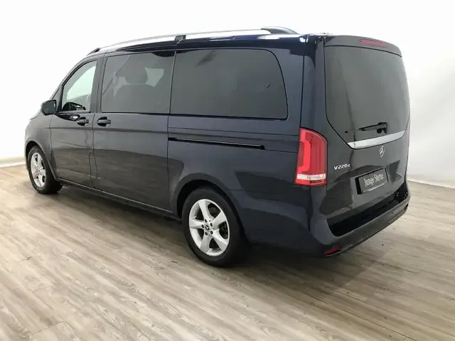 Mercedes-Benz V 220