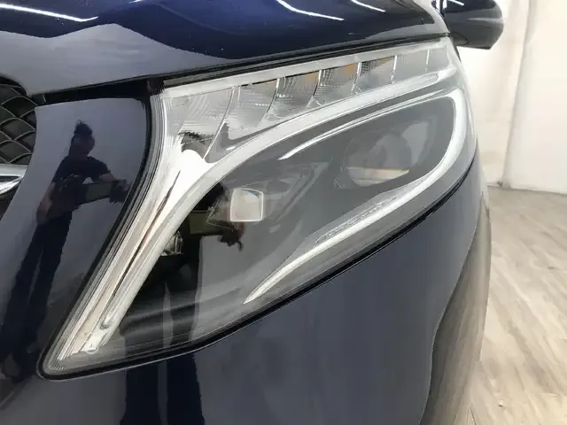 Mercedes-Benz V 220