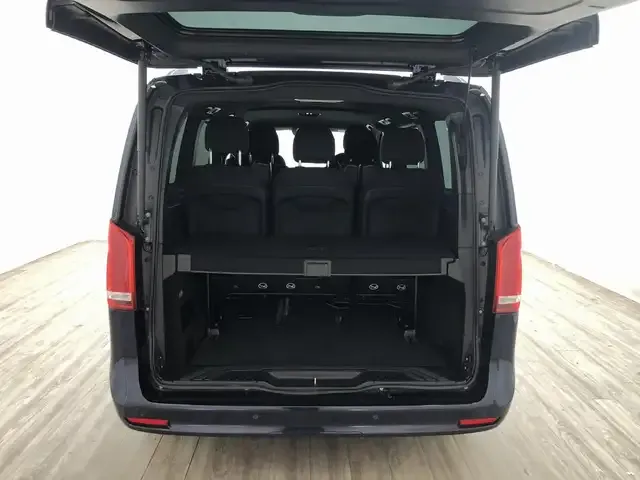 Mercedes-Benz V 220