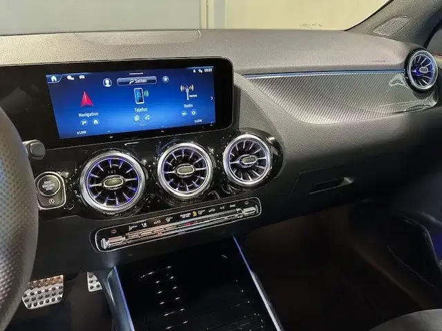 Mercedes-Benz GLA 220