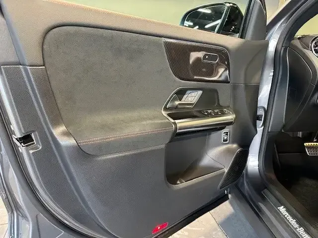 Mercedes-Benz GLA 220