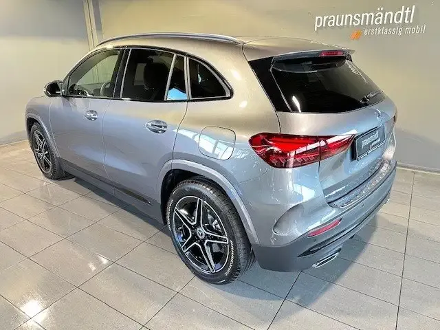 Mercedes-Benz GLA 220