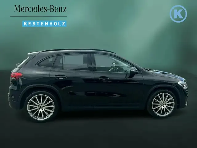 Mercedes-Benz GLA 220