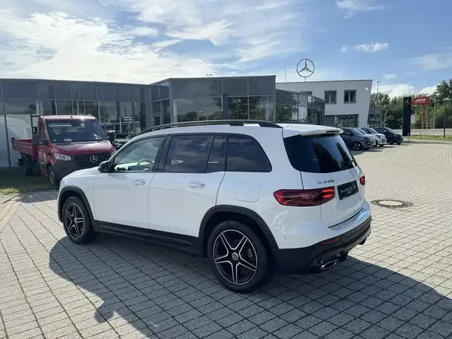 Mercedes-Benz GLB 200
