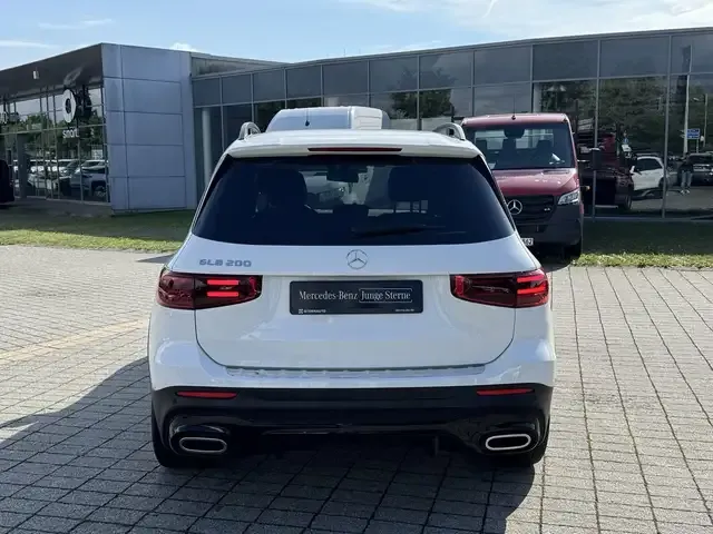 Mercedes-Benz GLB 200