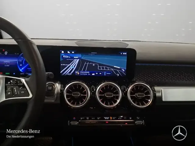 Mercedes-Benz EQB 300