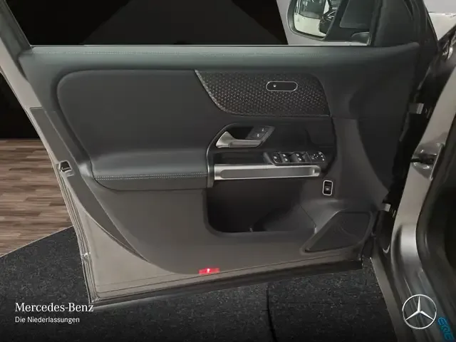 Mercedes-Benz EQB 300