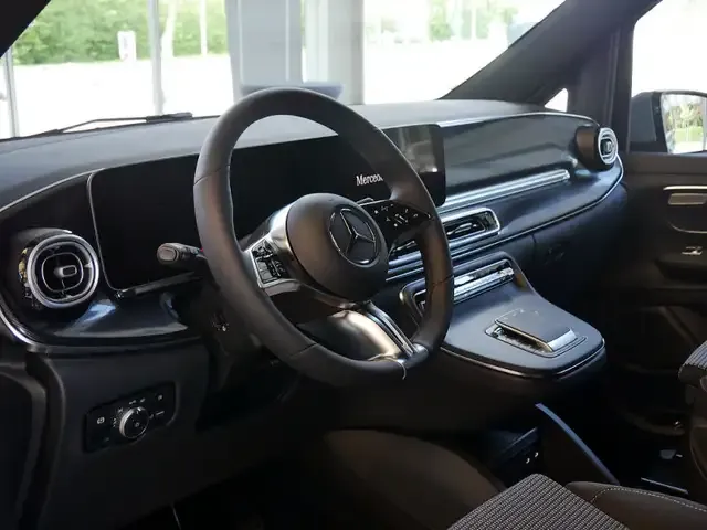 Mercedes-Benz V 220
