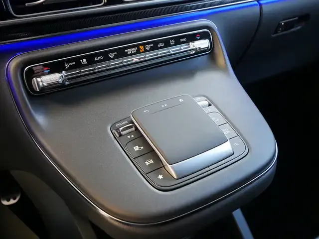 Mercedes-Benz V 220
