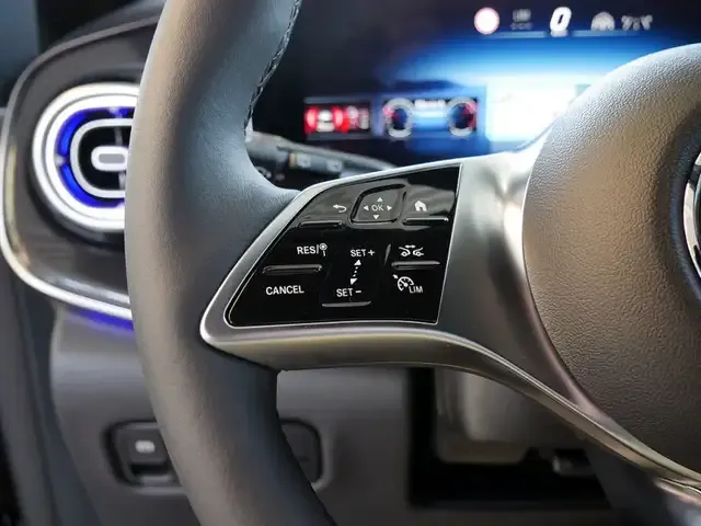 Mercedes-Benz V 220