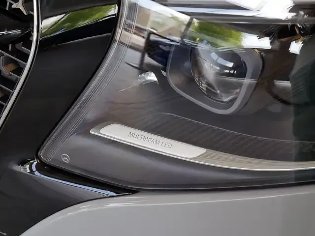 Mercedes-Benz V 220