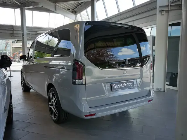 Mercedes-Benz V 220