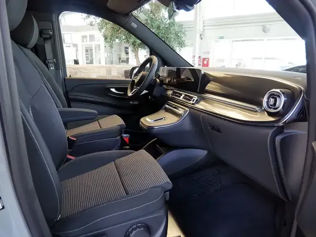 Mercedes-Benz V 220