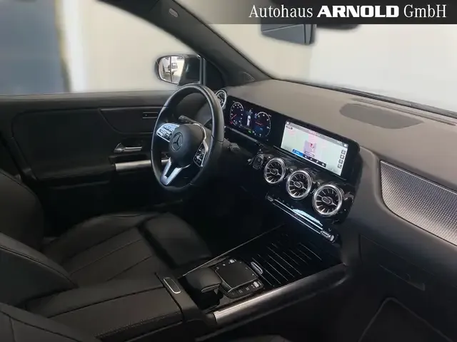 Mercedes-Benz EQA 300
