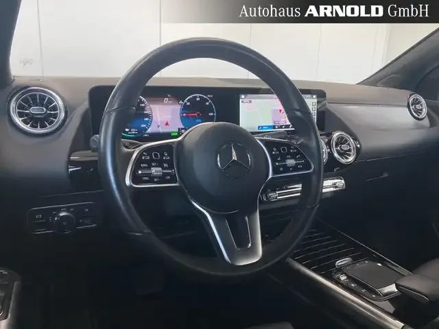 Mercedes-Benz EQA 300