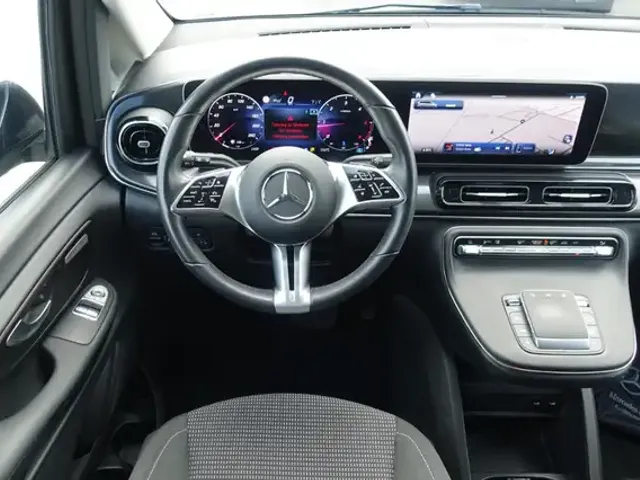 Mercedes-Benz V 220