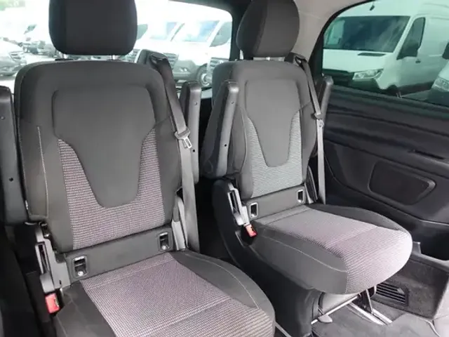 Mercedes-Benz V 220