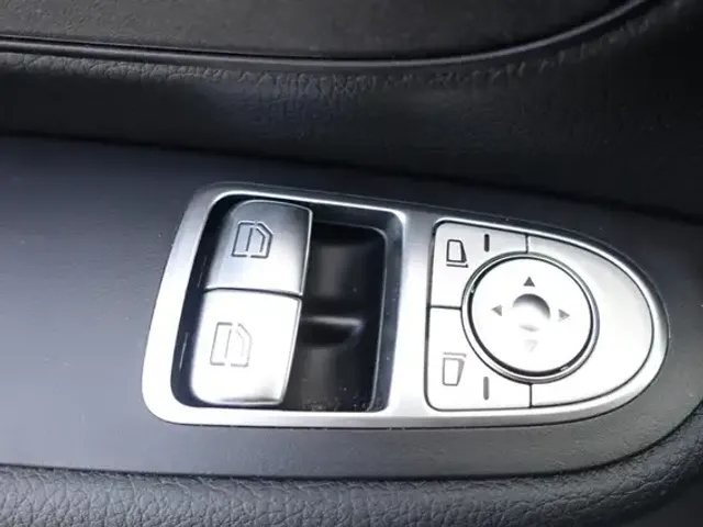 Mercedes-Benz V 220