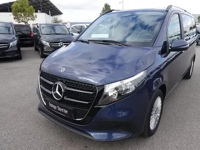 Mercedes-Benz V 220