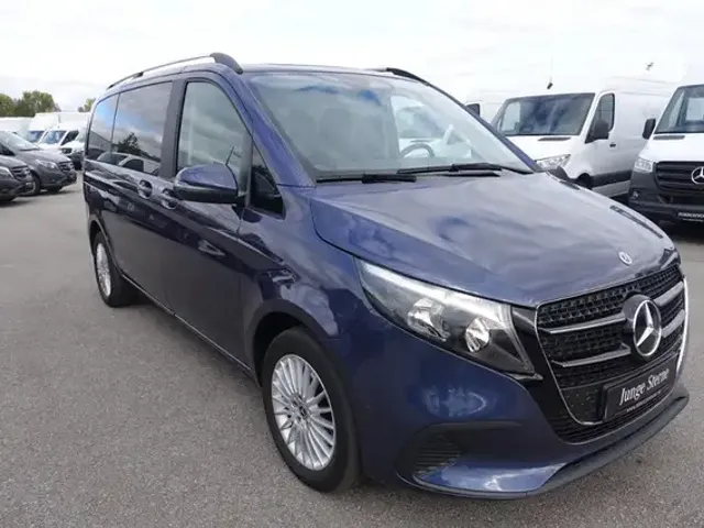 Mercedes-Benz V 220