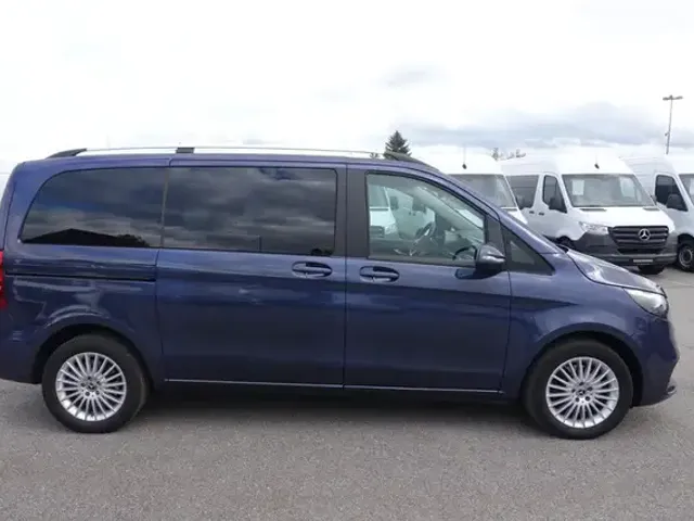 Mercedes-Benz V 220