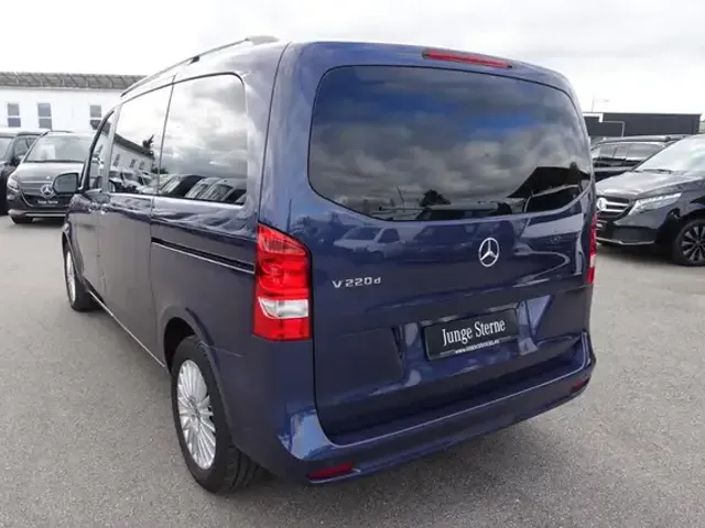 Mercedes-Benz V 220
