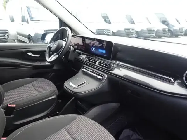 Mercedes-Benz V 220