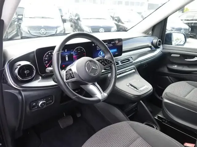 Mercedes-Benz V 220