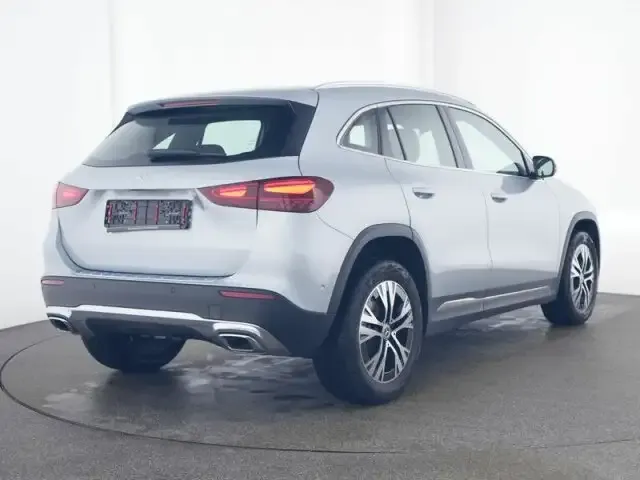 Mercedes-Benz GLA 180