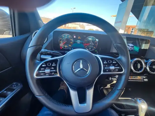 Mercedes-Benz B 180