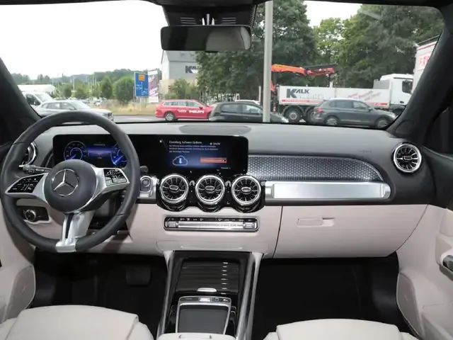 Mercedes-Benz EQB 300