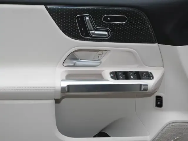 Mercedes-Benz EQB 300