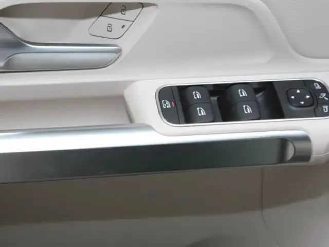 Mercedes-Benz EQB 300