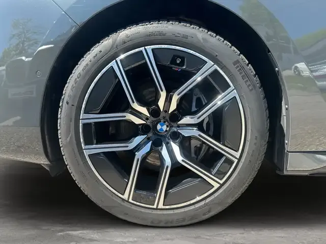 BMW 740