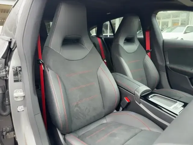 Mercedes-Benz CLA 35 AMG