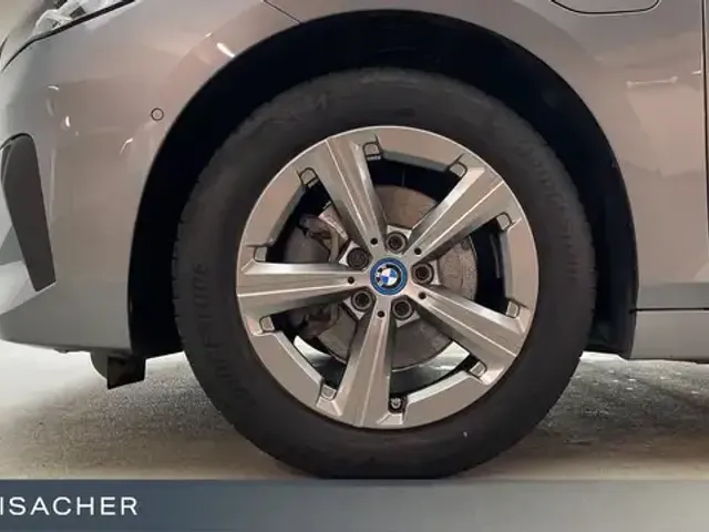BMW 225