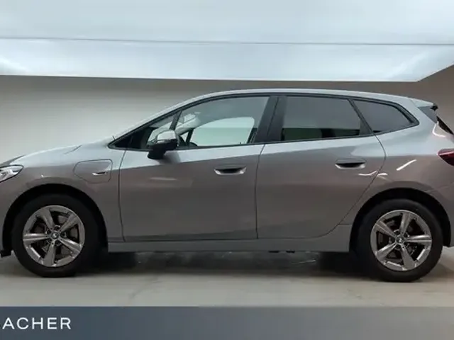 BMW 225