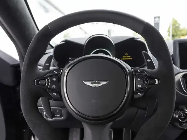 Aston Martin V8